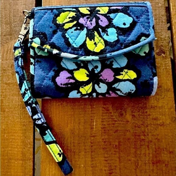 Vera Bradley indigo pop floral wristlet. - Picture 1 of 4